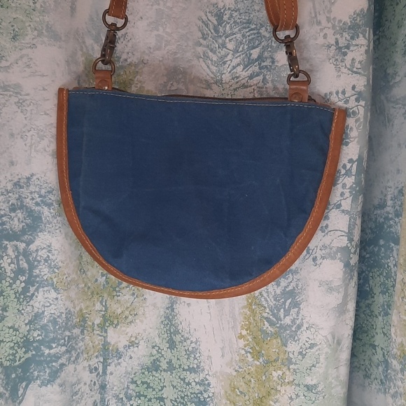 Handmade leather crossbody star purse - Picture 3 of 7